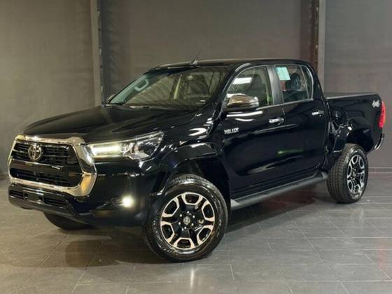 TOYOTA HILUX 2.8 D-4D TURBO DIESEL CD SRX PLUS 4X4 AUTOMÁTICO